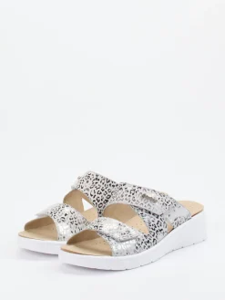 – Komfort-Pantoletten aus geprägtem Leder silber*Hickersberger