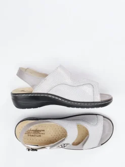 – Sandalen aus geprägtem Leder silber*Hickersberger