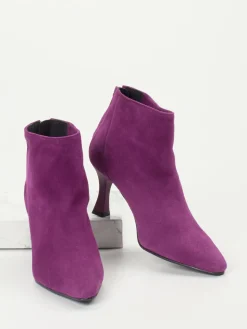 – Ankle Boots aus Veloursleder Violett*Konstantin Starke