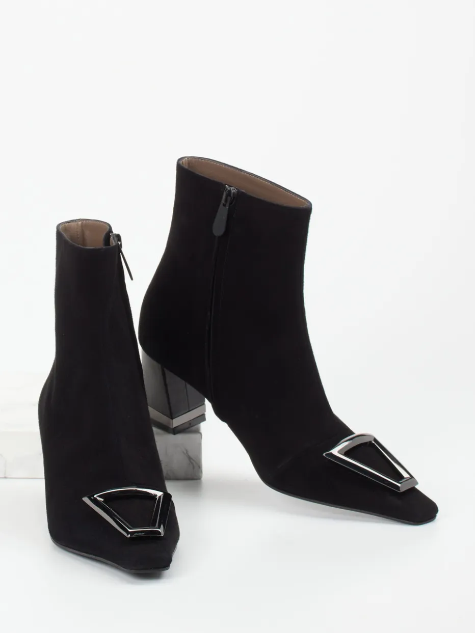 – Ankle Boots aus Veloursleder*Konstantin Starke