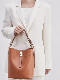 Damen Konstantin Starke – Bucket Bag aus Leder Cognac