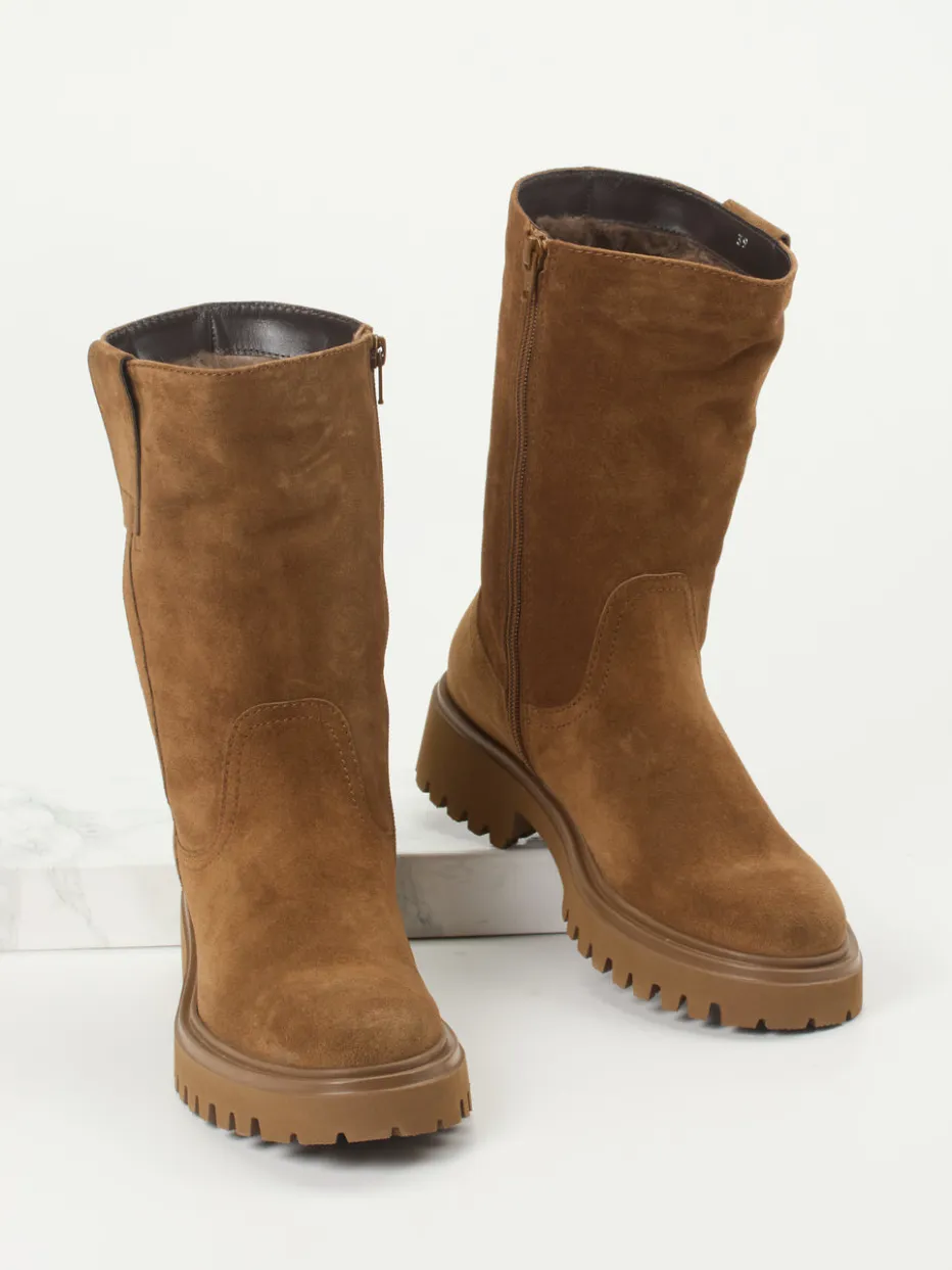 – Chunky Boots aus Veloursleder*Konstantin Starke New