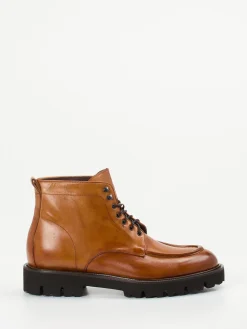 – Derby-Boots aus Büffelleder cognac*Konstantin Starke