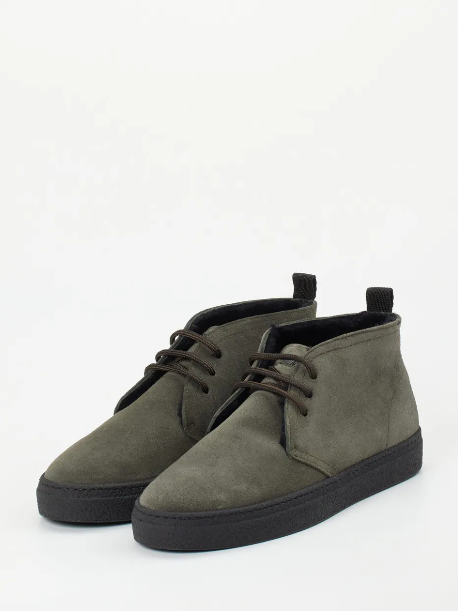 Herren Konstantin Starke – Desert Boot aus Veloursleder oliv