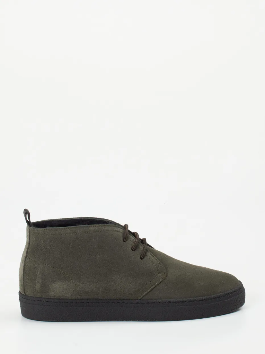 Herren Konstantin Starke – Desert Boot aus Veloursleder oliv