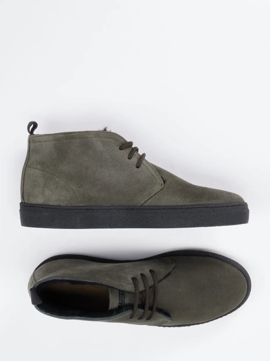 Herren Konstantin Starke – Desert Boot aus Veloursleder oliv