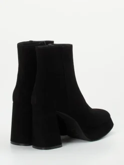 – Plateau-Stiefeletten aus Veloursleder*Konstantin Starke