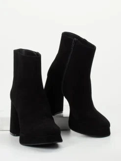 – Plateau-Stiefeletten aus Veloursleder*Konstantin Starke