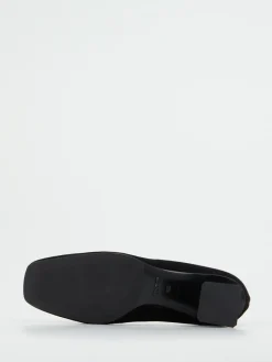 – Pumps aus Veloursleder*Konstantin Starke