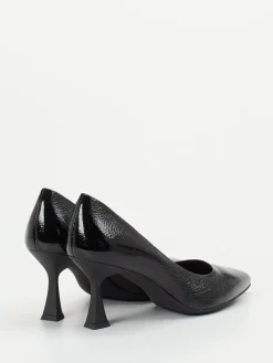 – Pumps aus Lackleder*Konstantin Starke