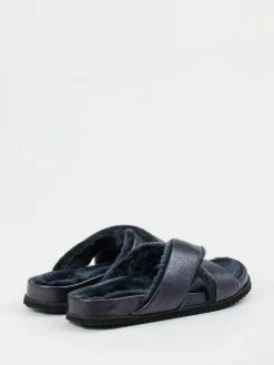 – Slides aus Metallicleder in*Konstantin Starke Best