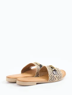 – Slides aus Bast und Kalbleder*Konstantin Starke