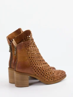 Damen Konstantin Starke – Stiefelette aus Flechtleder cognac