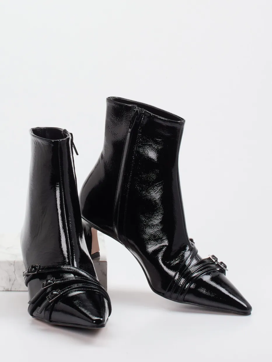 – Stiefelette aus Lackleder*Konstantin Starke Sale