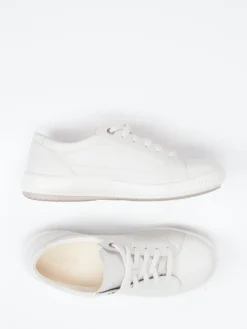 – Sneaker aus Lammleder in Offwhite*Legero Hot