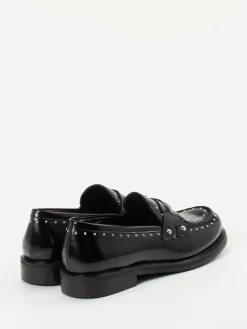 – Loafer aus Hochglanzleder mit Nieten*Maripé