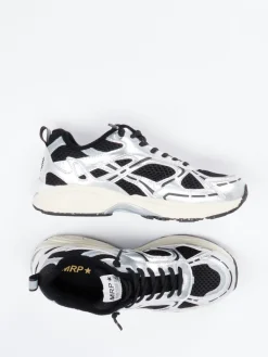 – Low-Top Sneaker aus Metallic-Mesh*MRP