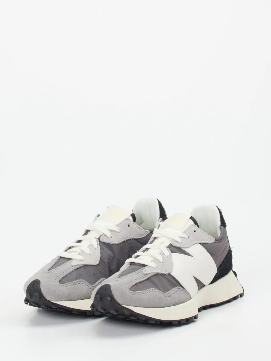 – Sneaker aus Veloursleder und Nylon*New Balance