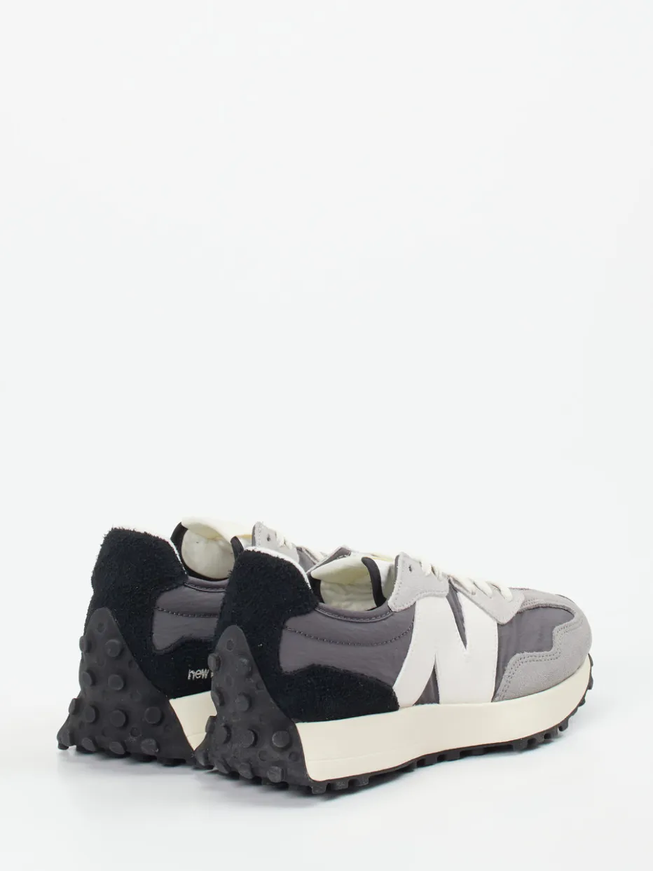 – Sneaker aus Veloursleder und Nylon*New Balance