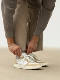 – Sneaker aus Kalbleder -Beige*Officine Creative Discount