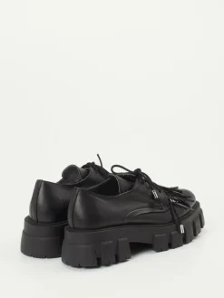 – Chunky Derbys aus Kalbleder in*Papucei Hot