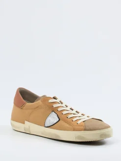 – Sneaker aus Veloursleder Sandbeige*Philippe Model New