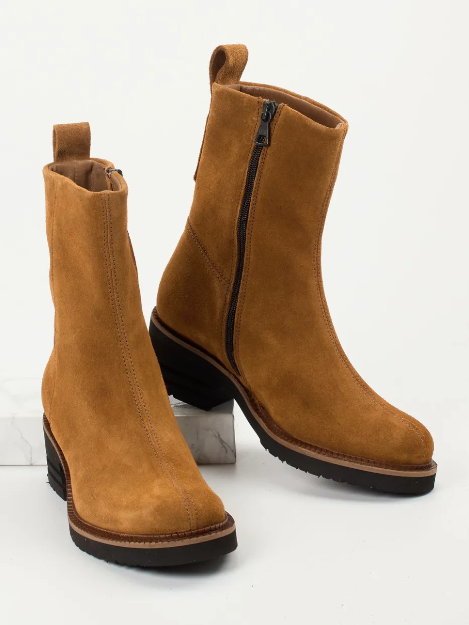 – Ankle Boots aus Veloursleder Cognac*Piedi Nudi Sale