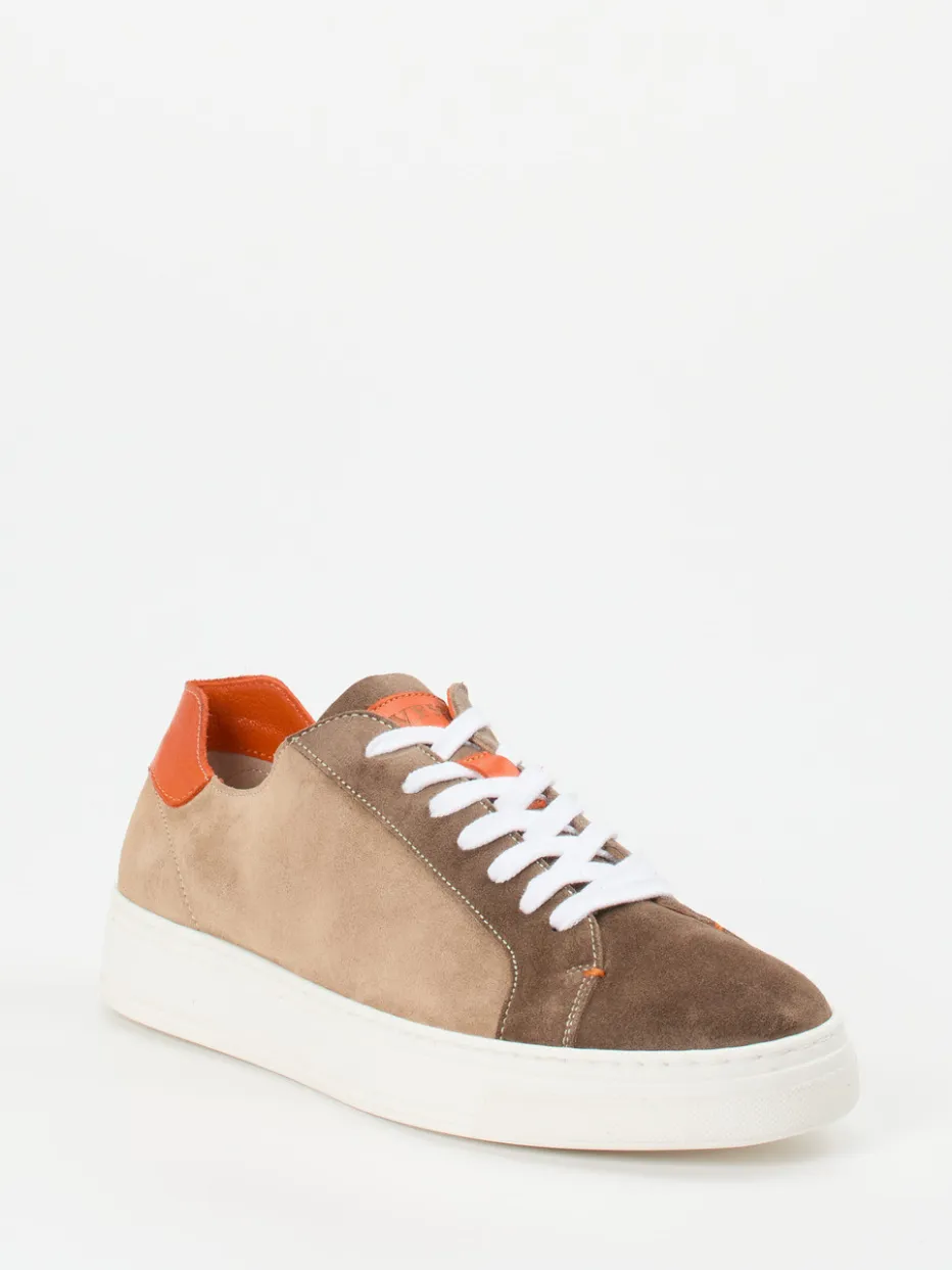 – Sneaker aus Ziegenleder in Taupe-Orange*Quarvif
