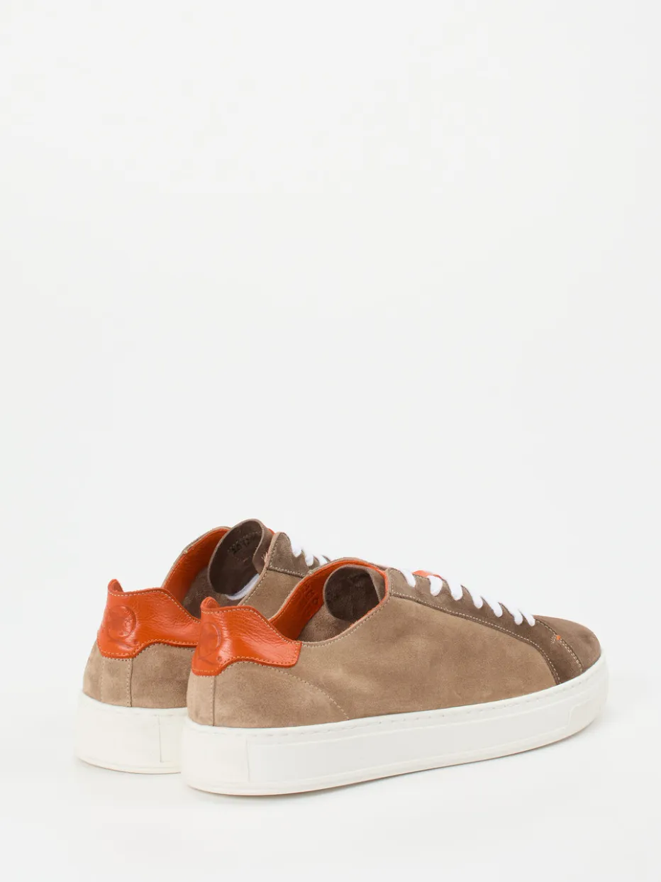 – Sneaker aus Ziegenleder in Taupe-Orange*Quarvif