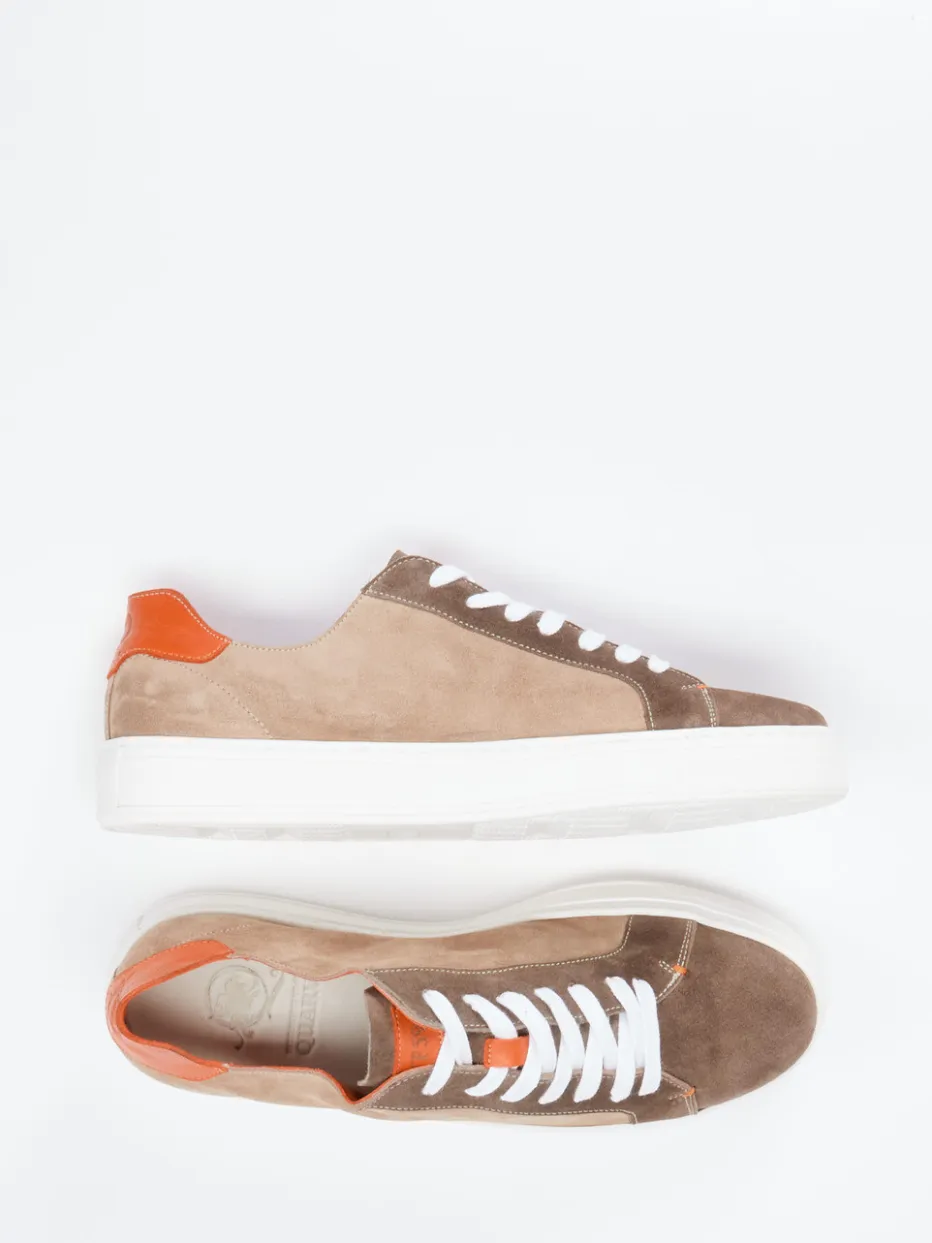 – Sneaker aus Ziegenleder in Taupe-Orange*Quarvif