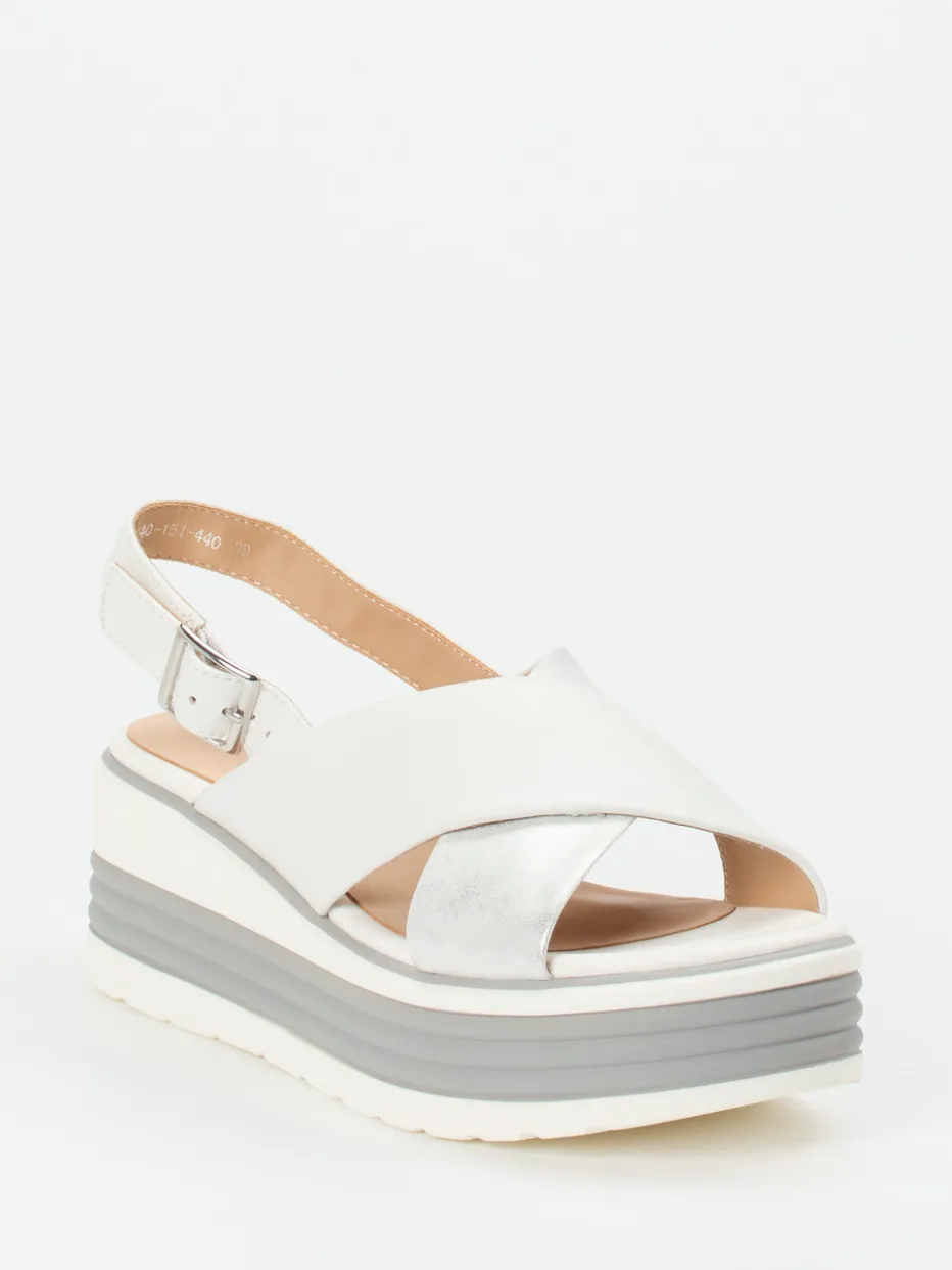 – Plateau-Sandale aus Kalbleder Offwhite*Regarde Le Ciel Sale