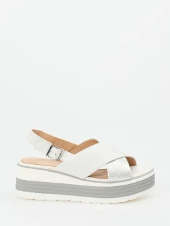 – Plateau-Sandale aus Kalbleder Offwhite*Regarde Le Ciel Sale