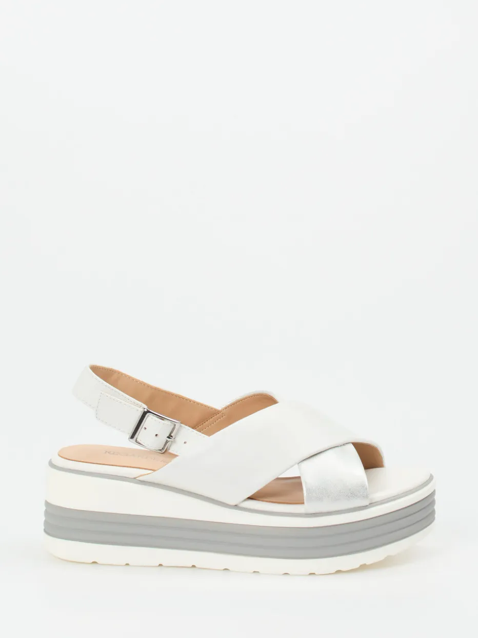 – Plateau-Sandale aus Kalbleder Offwhite*Regarde Le Ciel Sale