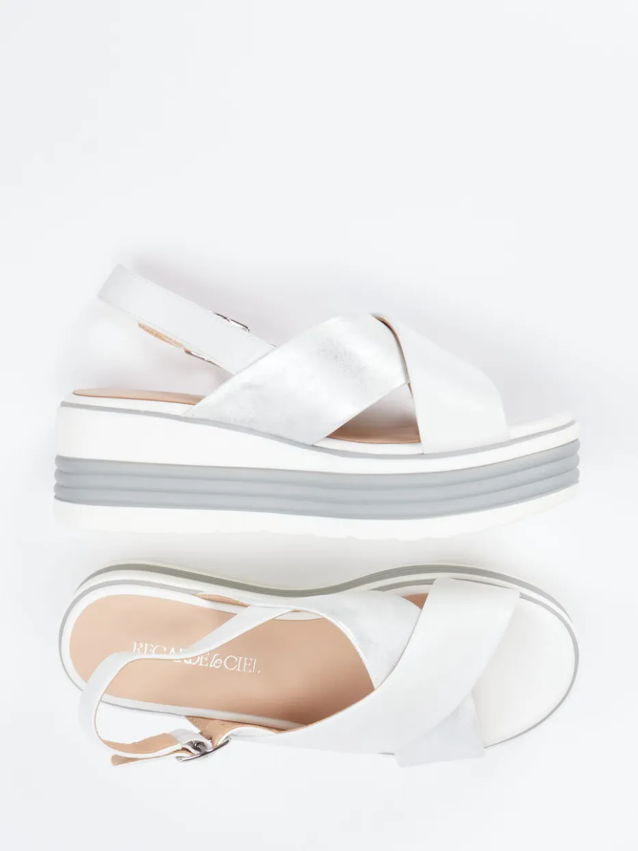 – Plateau-Sandale aus Kalbleder Offwhite*Regarde Le Ciel Sale