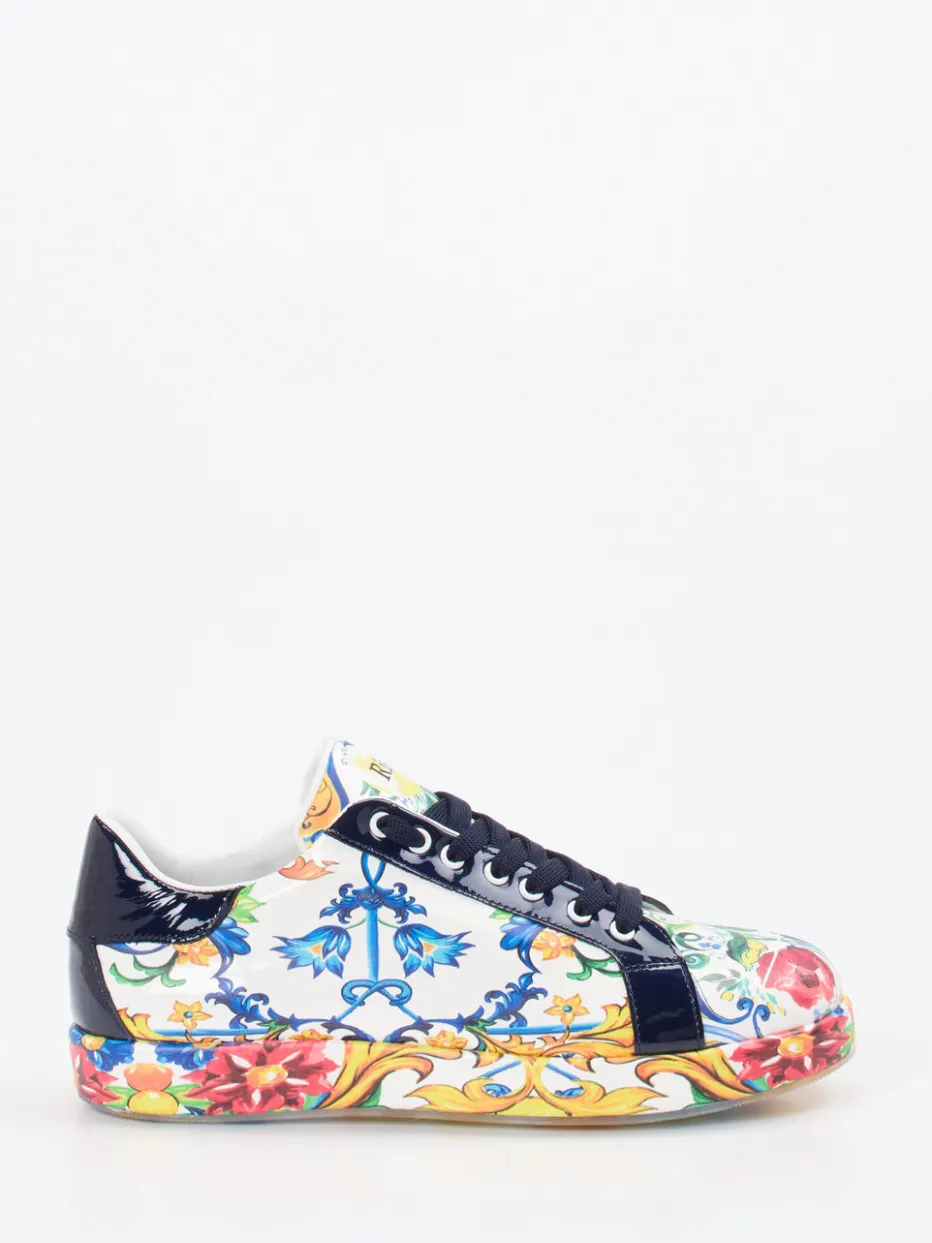 – Sneaker aus geprägtem Leder mit Barockprint*Rise Sale
