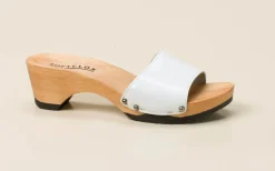 – Clog-Sandale aus Lackleder*Softclox