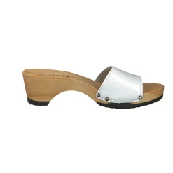 – Clog-Sandale aus Lackleder*Softclox