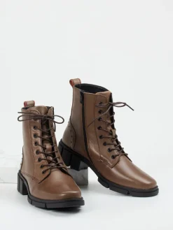 – Schnürboots aus Kalbleder mittel*Solidus