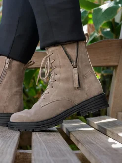 – Schnürstiefelette aus Veloursleder steingrau*Solidus