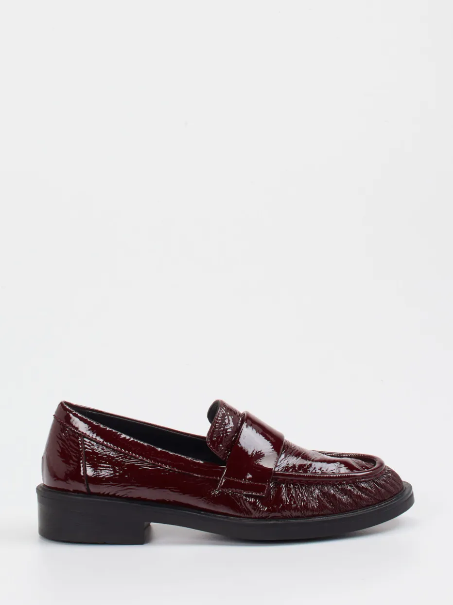 – Loafer aus Lackleder in Bordeaux*Strategia Sale