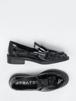 – Loafer aus Lackleder*Strategia Outlet