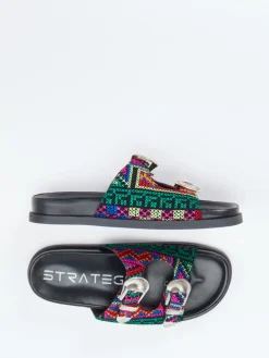 – Slides aus Textil mit Ethnomuster*Strategia Online