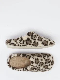 – Hausschuhe aus Textil in Leoprint-Optik*Thies Sale