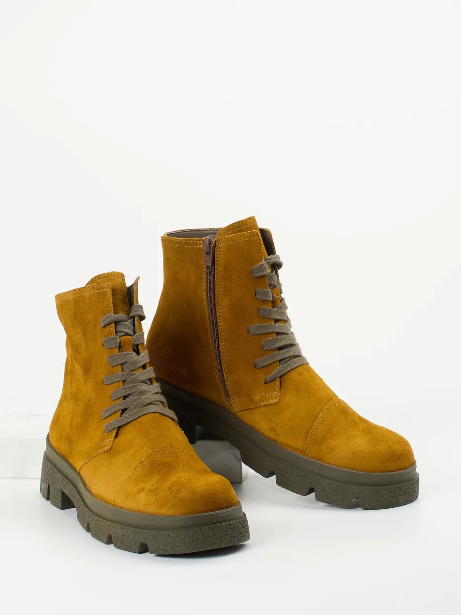 – Schnürstiefelette aus Veloursleder Ockerbraun*Think Online