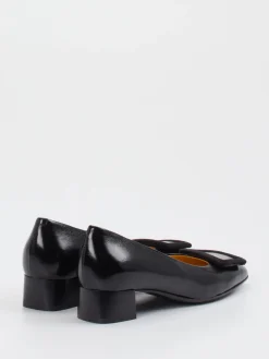 – Pumps aus Lackleder mit Zierschnalle*Truman's Sale