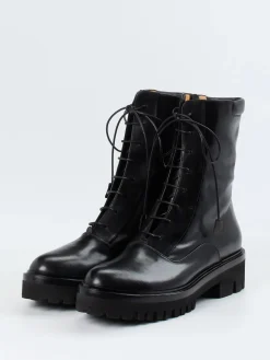 – Schnürboots aus Kalbleder*Truman's Outlet