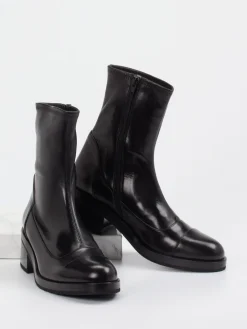 – Stiefeletten aus Veloursleder*Truman's Outlet