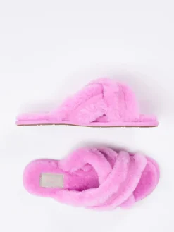 – Fell-Pantoletten aus Lammfell in*UGG Hot