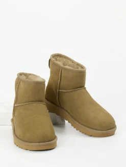 – Lammfell-Boots aus Veloursleder sandbeige*UGG Best
