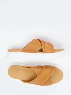 Damen UGG – Plateau-Sandalen aus Kalbleder cognacfarben